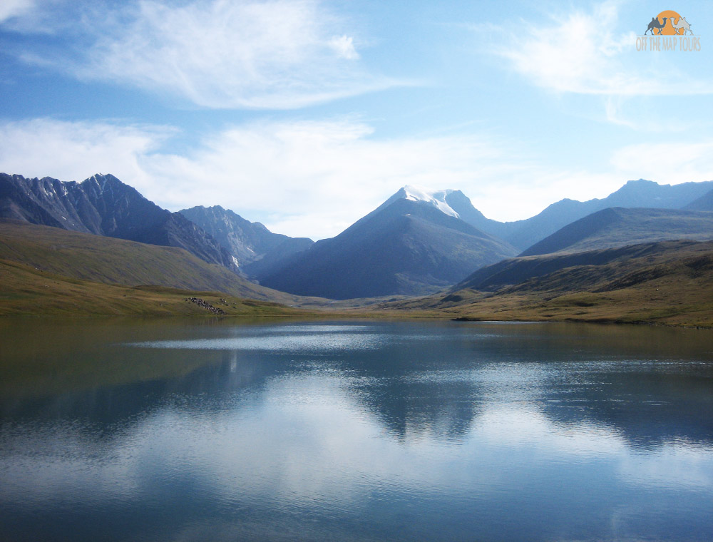 Deglii Tsagaan Mountain